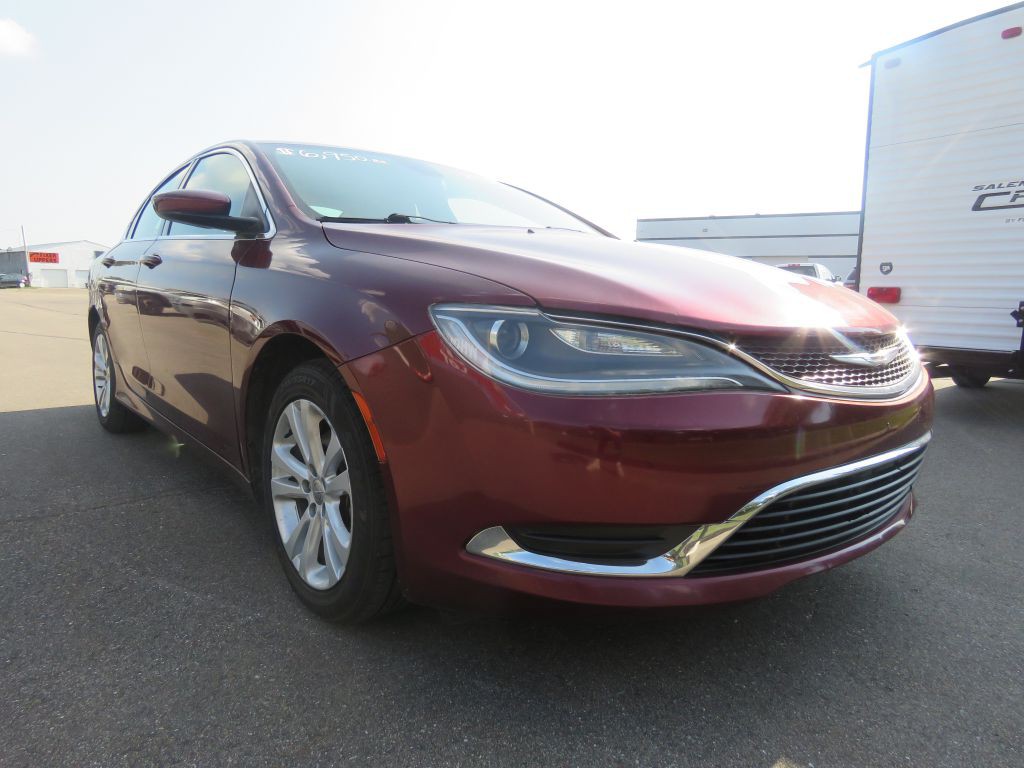 2015 Chrysler 200 Image 4