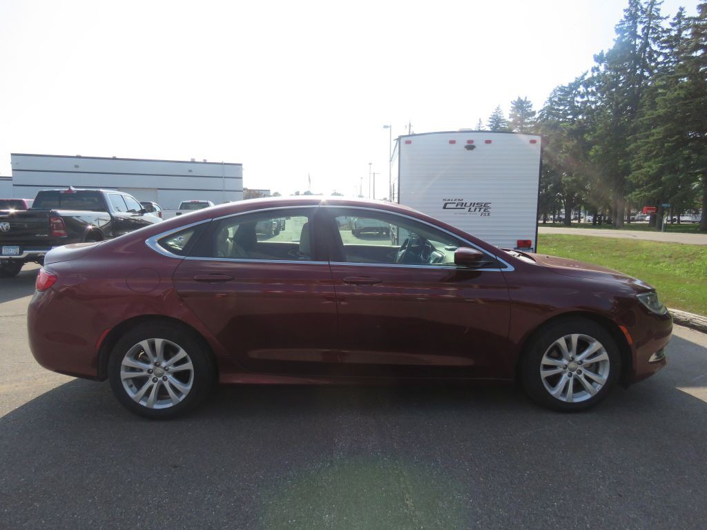 2015 Chrysler 200 Image 5
