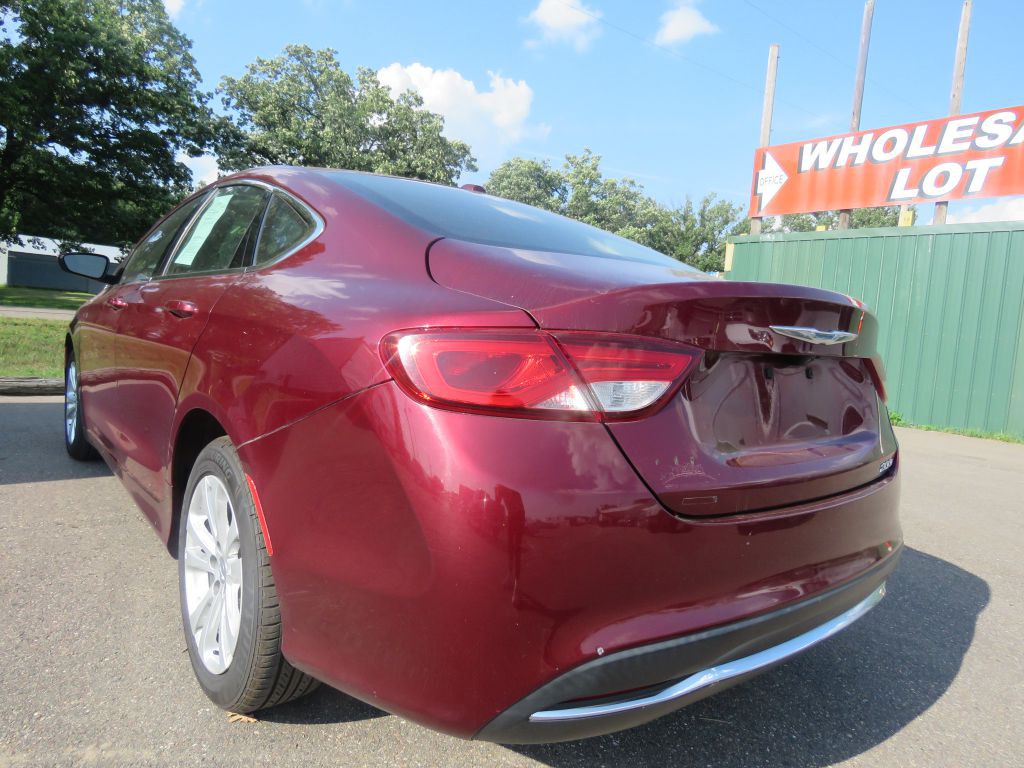 2015 Chrysler 200 Image 8