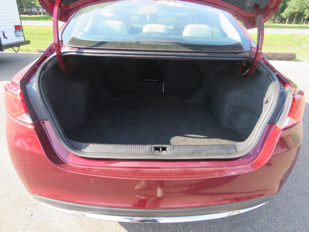 2015 Chrysler 200 Image 12