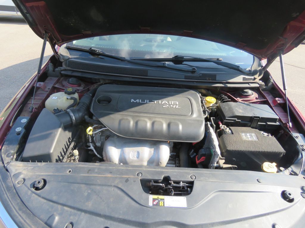2015 Chrysler 200 Image 13