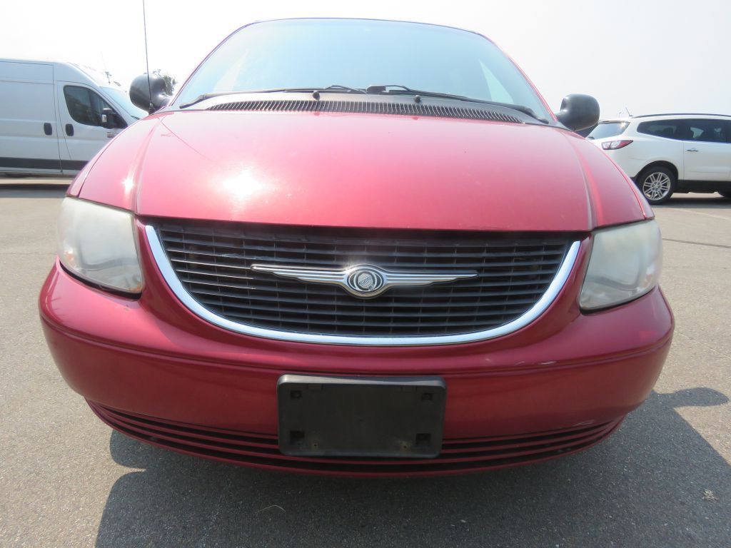 2002 Chrysler Town & Country Image 3