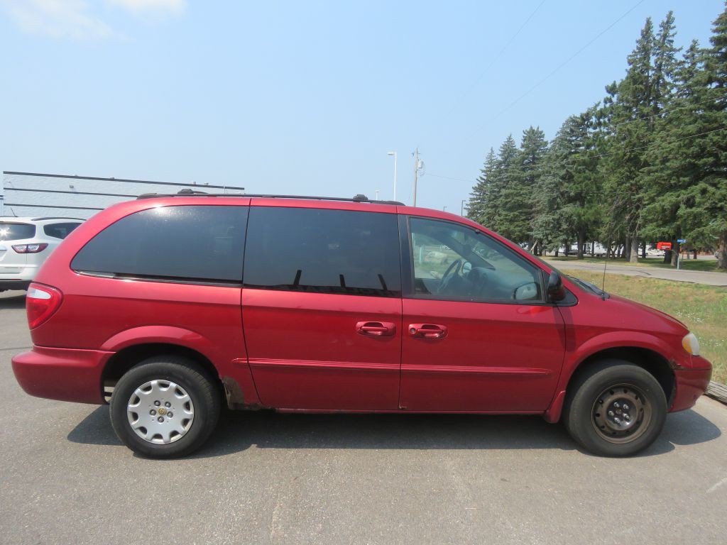 2002 Chrysler Town & Country Image 5