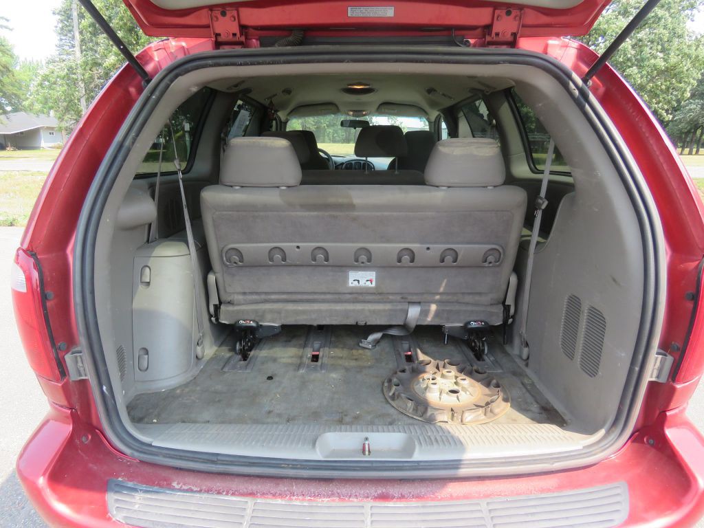 2002 Chrysler Town & Country Image 8