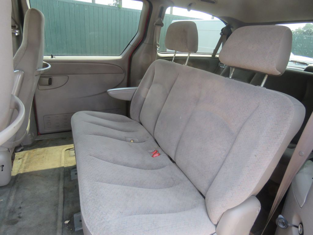2002 Chrysler Town & Country Image 11