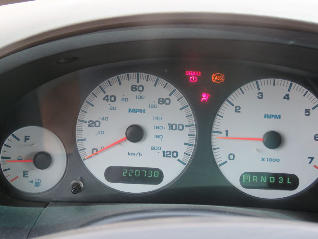 2002 Chrysler Town & Country Image 13