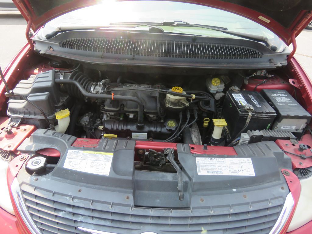 2002 Chrysler Town & Country Image 14
