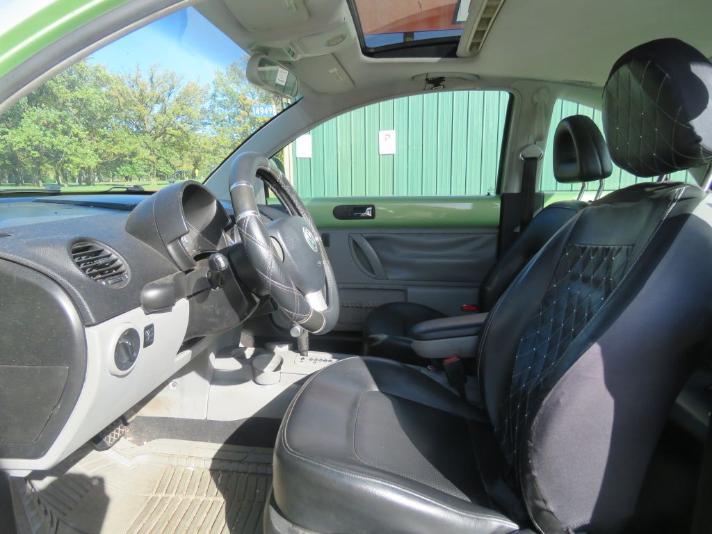 2000 Volkswagen Beetle Image 9
