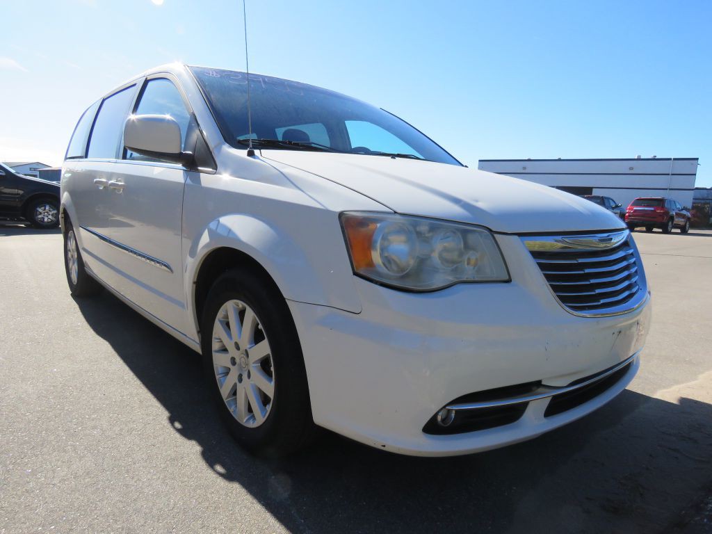 2012 Chrysler Town & Country Image 4