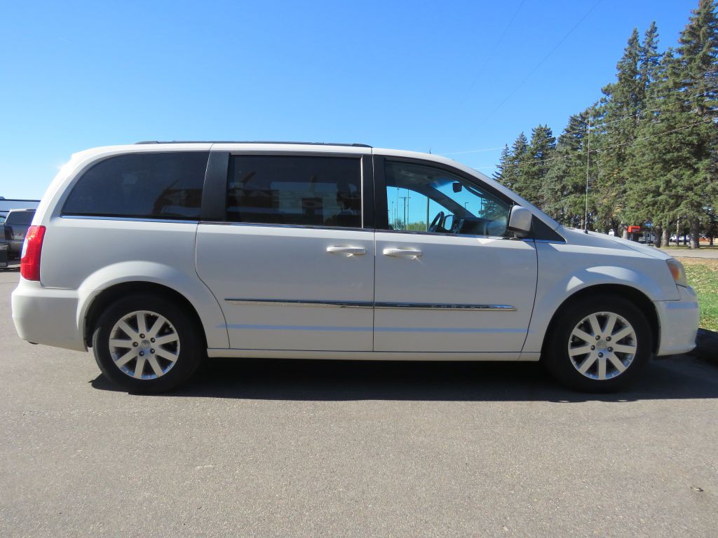 2012 Chrysler Town & Country Image 5