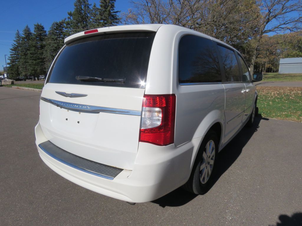 2012 Chrysler Town & Country Image 6