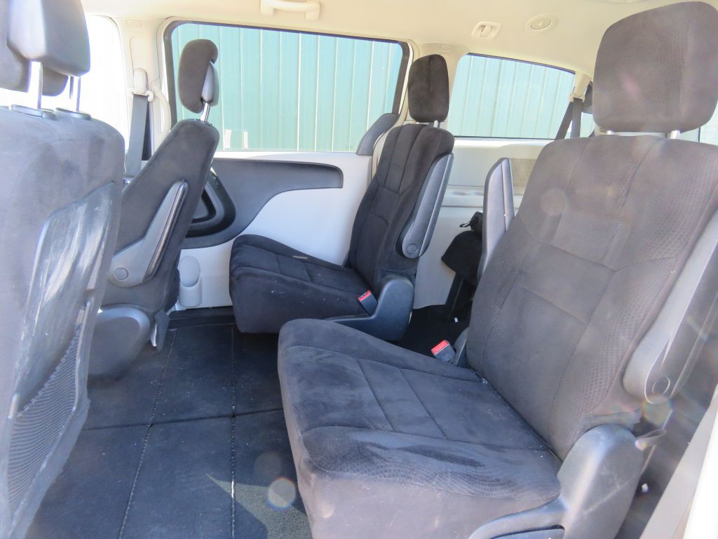 2012 Chrysler Town & Country Image 11