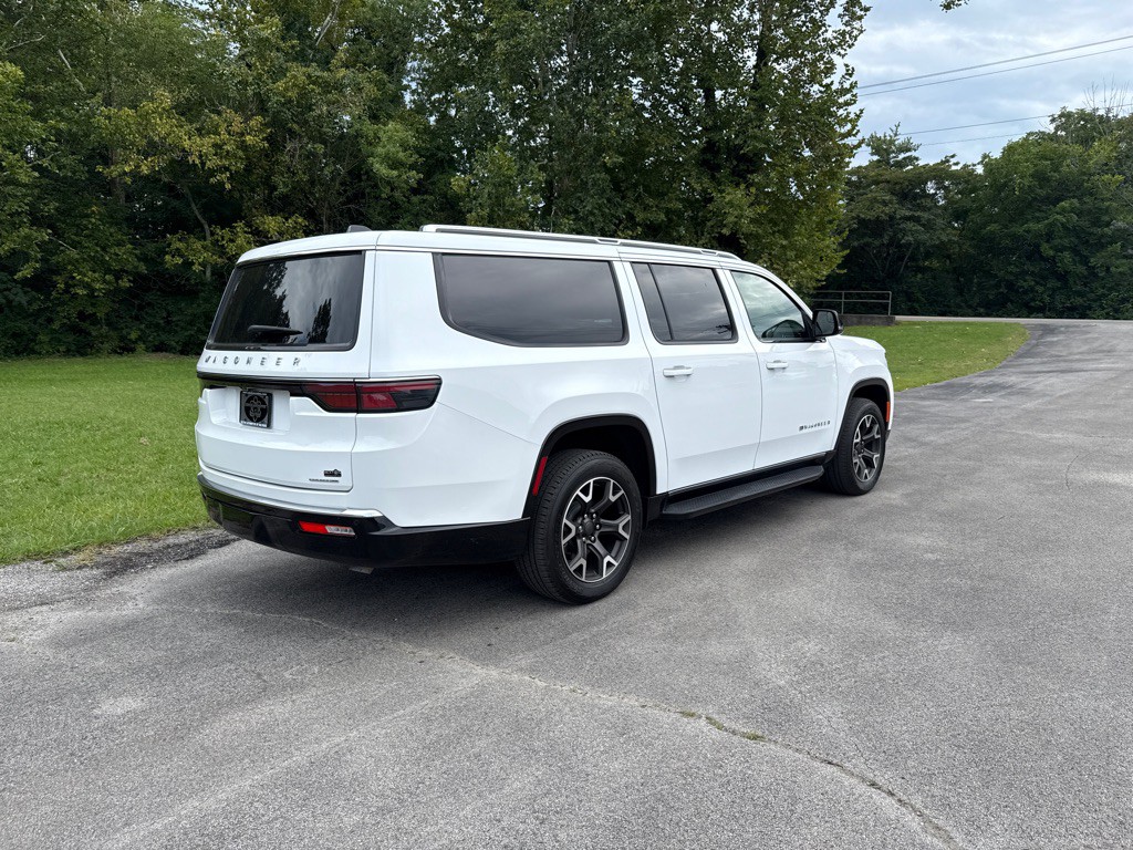 2024 Jeep Wagoneer Image 3