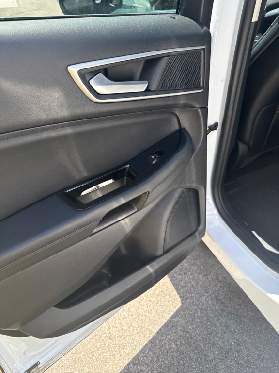 2019 Ford Edge Image 13