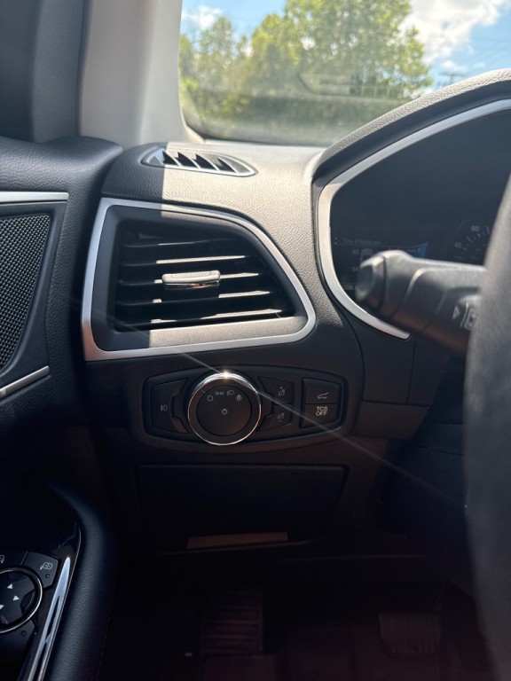 2019 Ford Edge Image 19