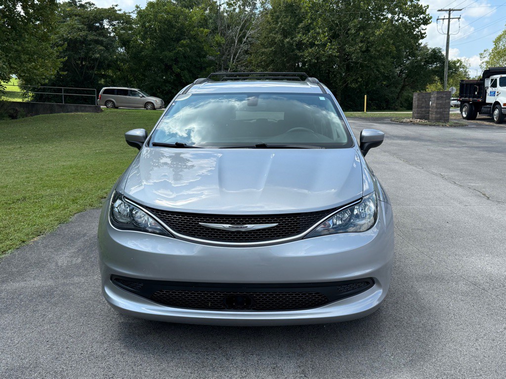 2021 Chrysler Voyager Image 3