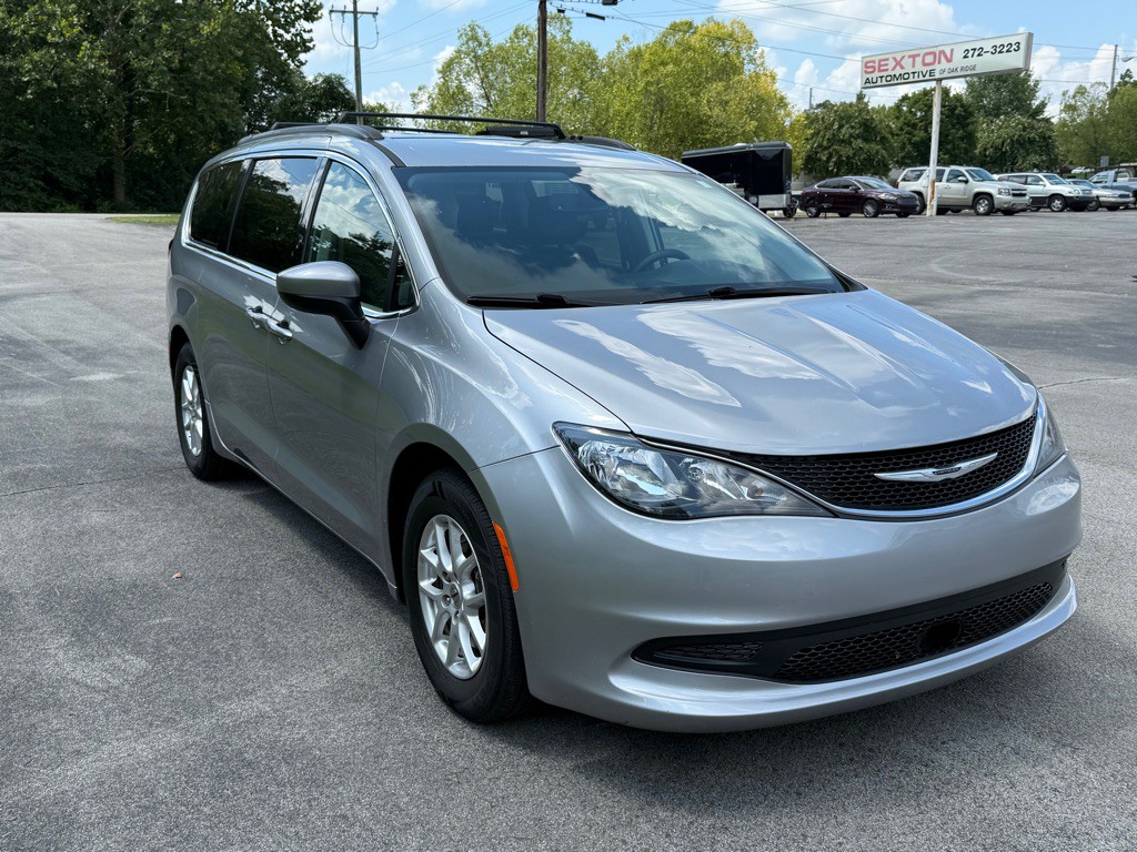 2021 Chrysler Voyager Image 4