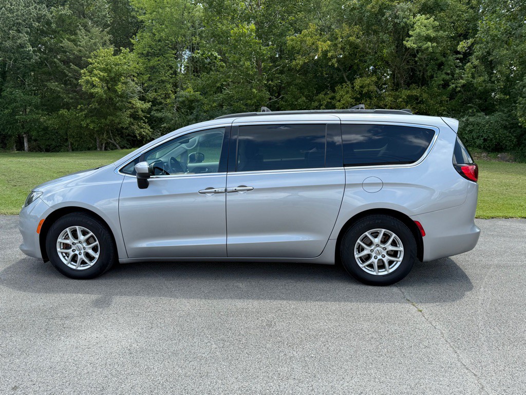 2021 Chrysler Voyager Image 8