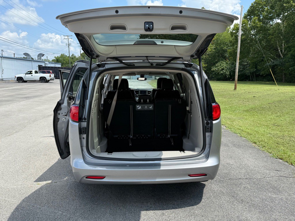2021 Chrysler Voyager Image 11