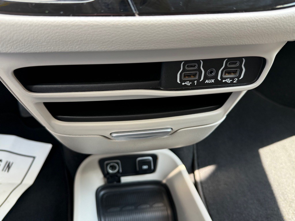 2021 Chrysler Voyager Image 14
