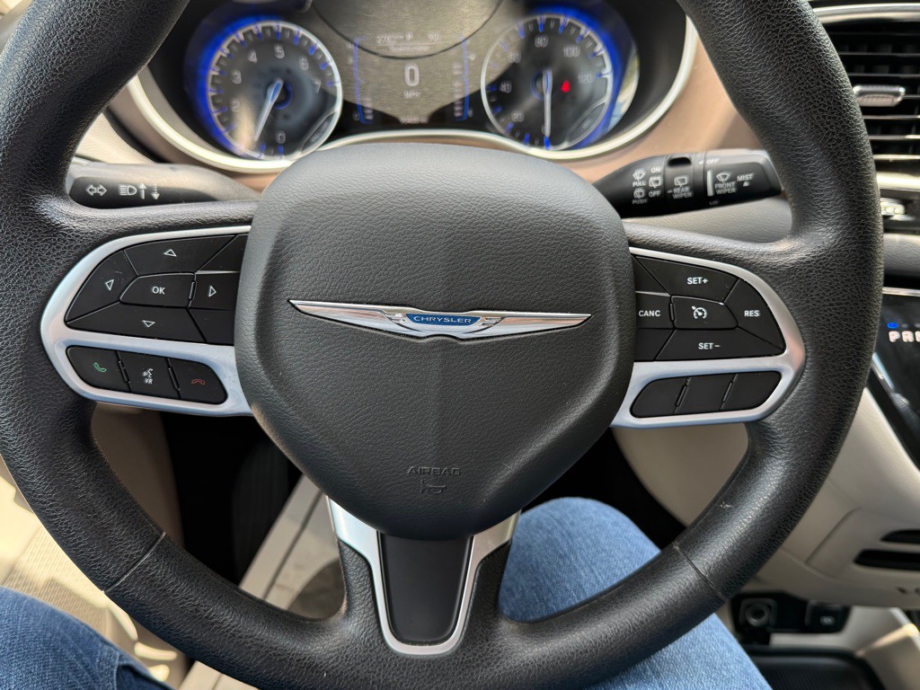 2021 Chrysler Voyager Image 15