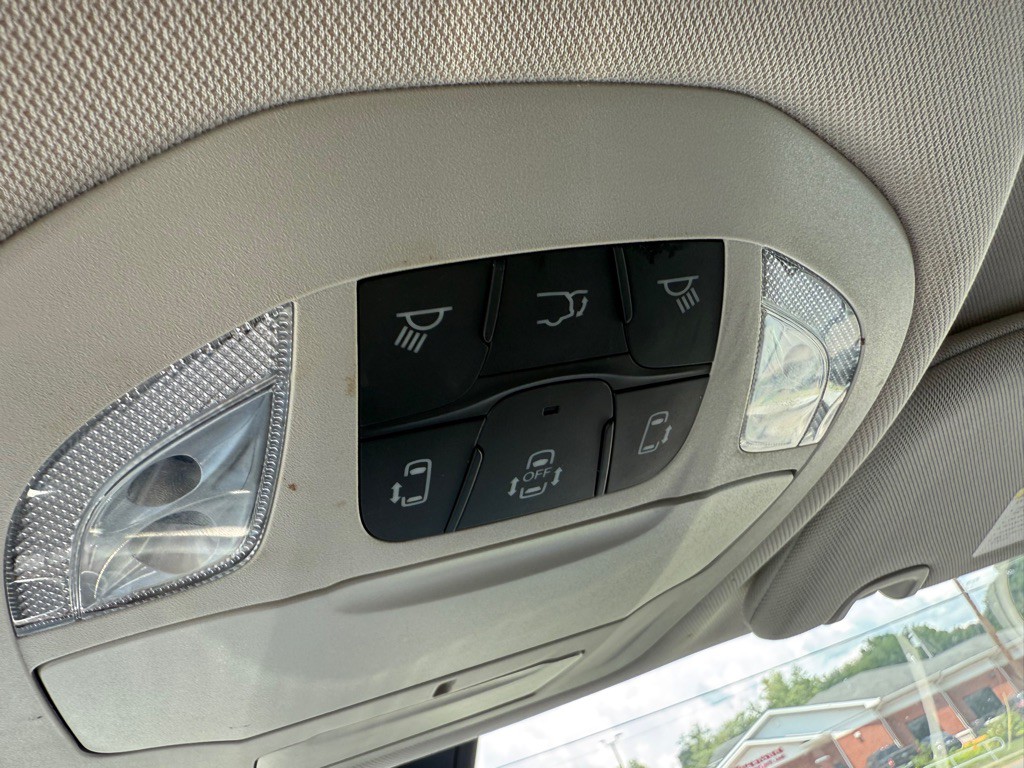 2021 Chrysler Voyager Image 17