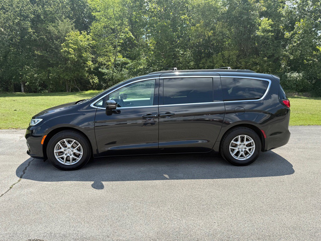 2022 Chrysler Pacifica Image 2