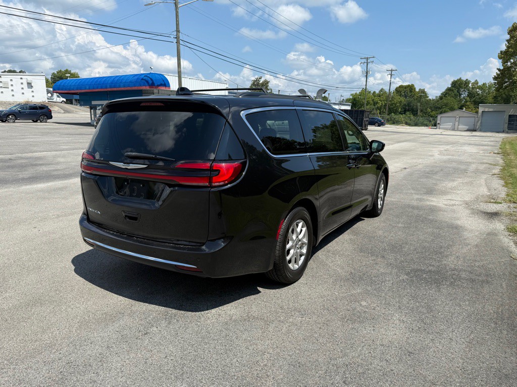 2022 Chrysler Pacifica Image 5
