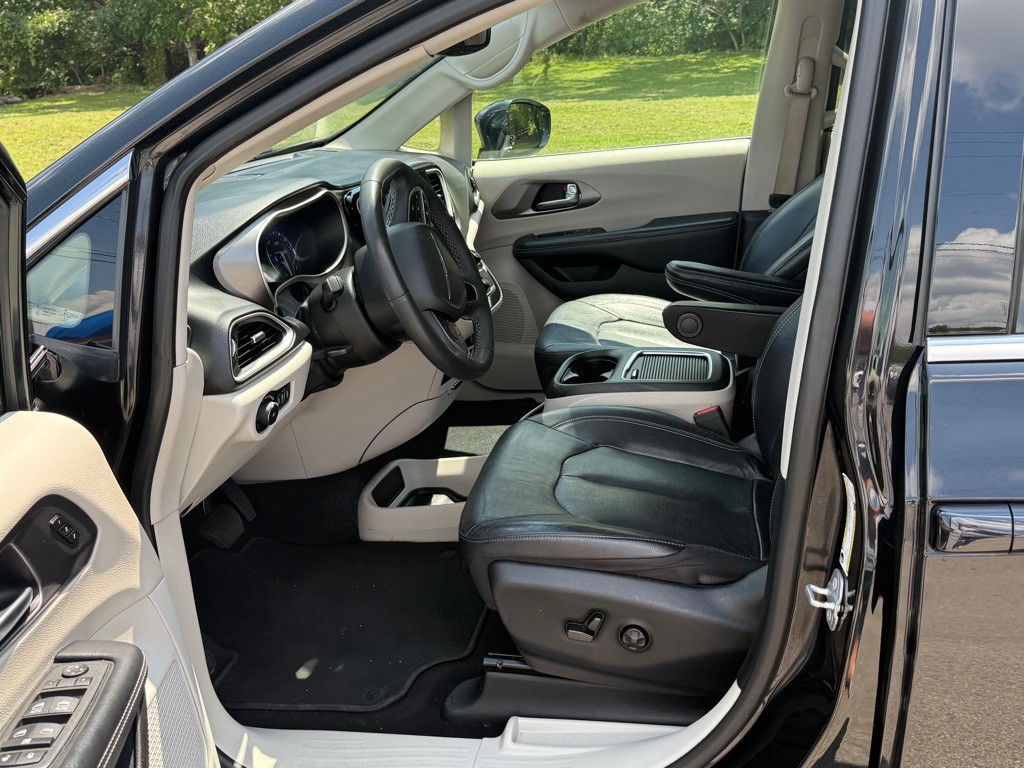 2022 Chrysler Pacifica Image 9