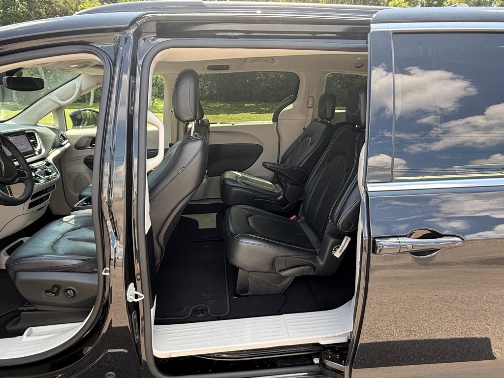 2022 Chrysler Pacifica Image 10