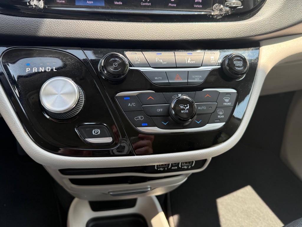 2022 Chrysler Pacifica Image 18