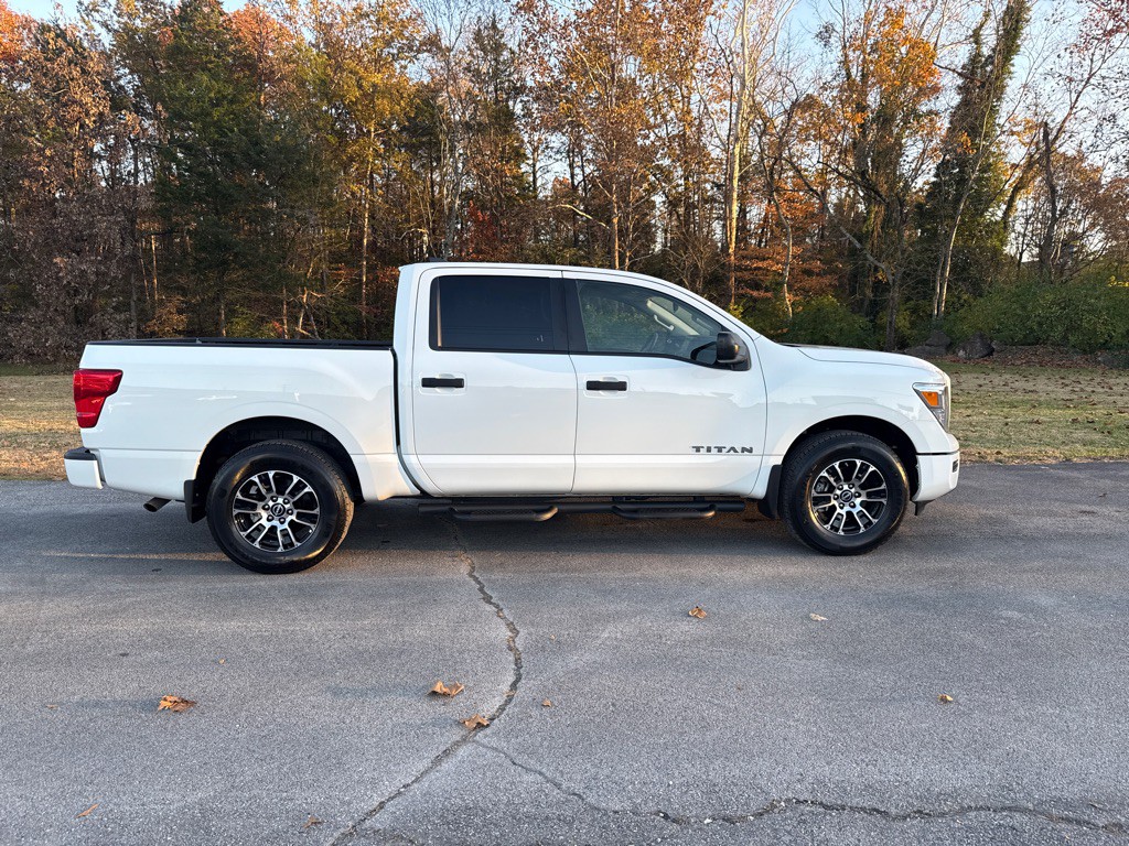 2024 Nissan Titan Image 2