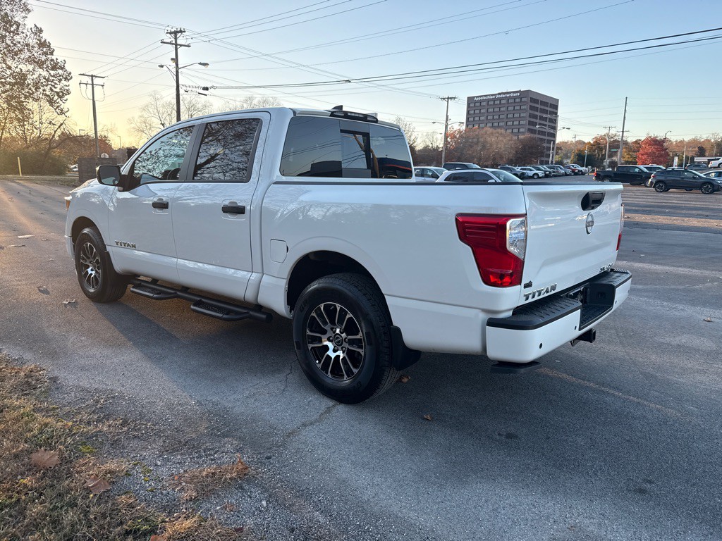 2024 Nissan Titan Image 5