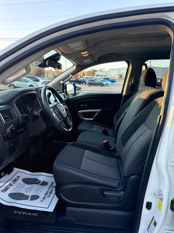 2024 Nissan Titan Image 14