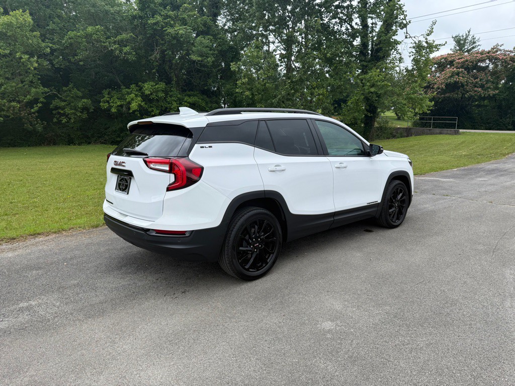 2023 GMC Terrain Image 3