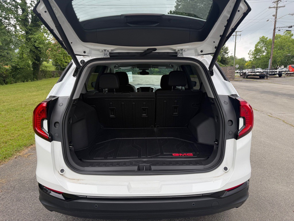 2023 GMC Terrain Image 9
