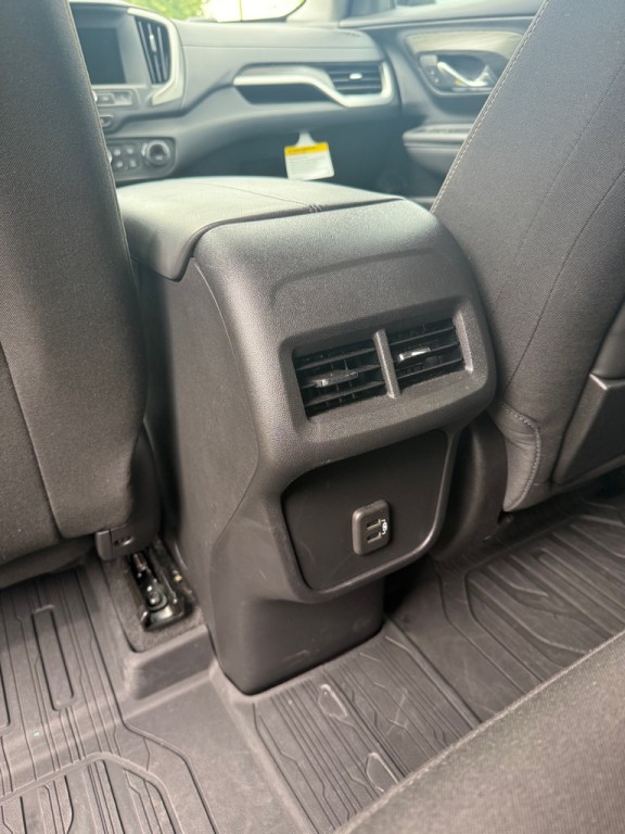 2023 GMC Terrain Image 16