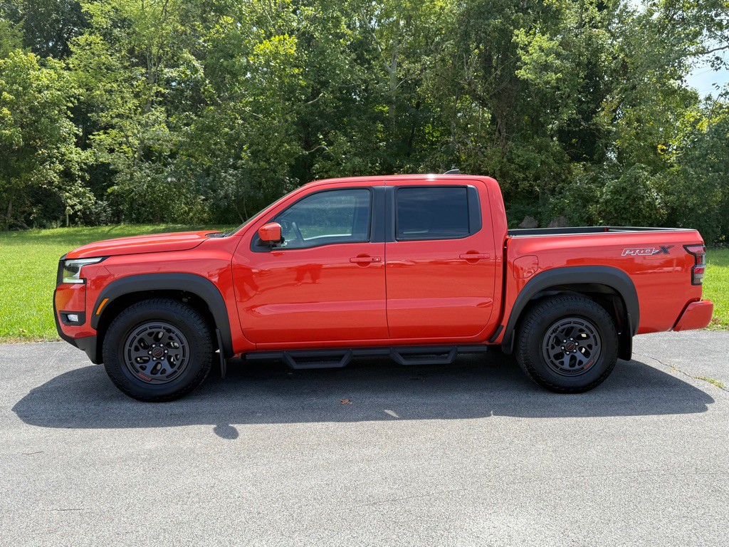 2025 Nissan Frontier Image 2