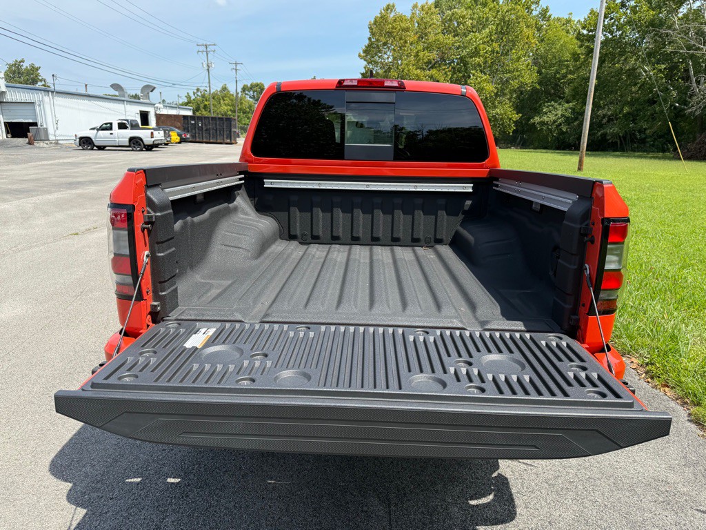 2025 Nissan Frontier Image 9