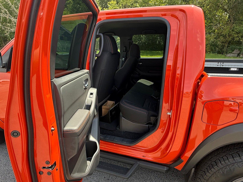 2025 Nissan Frontier Image 10