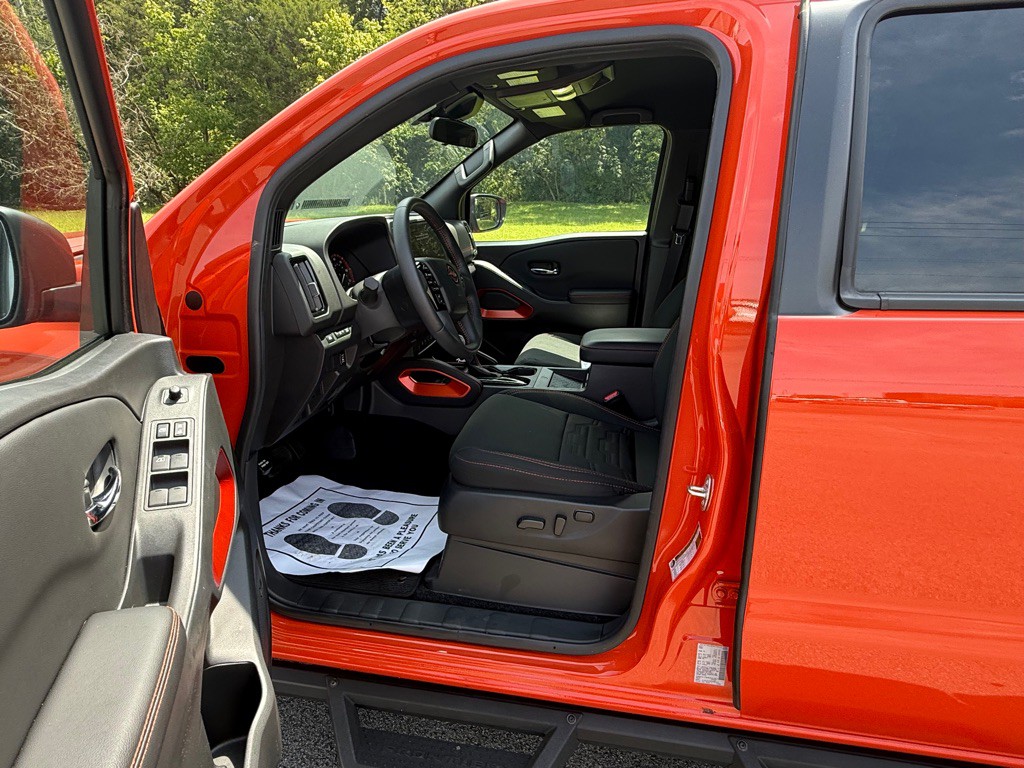 2025 Nissan Frontier Image 12