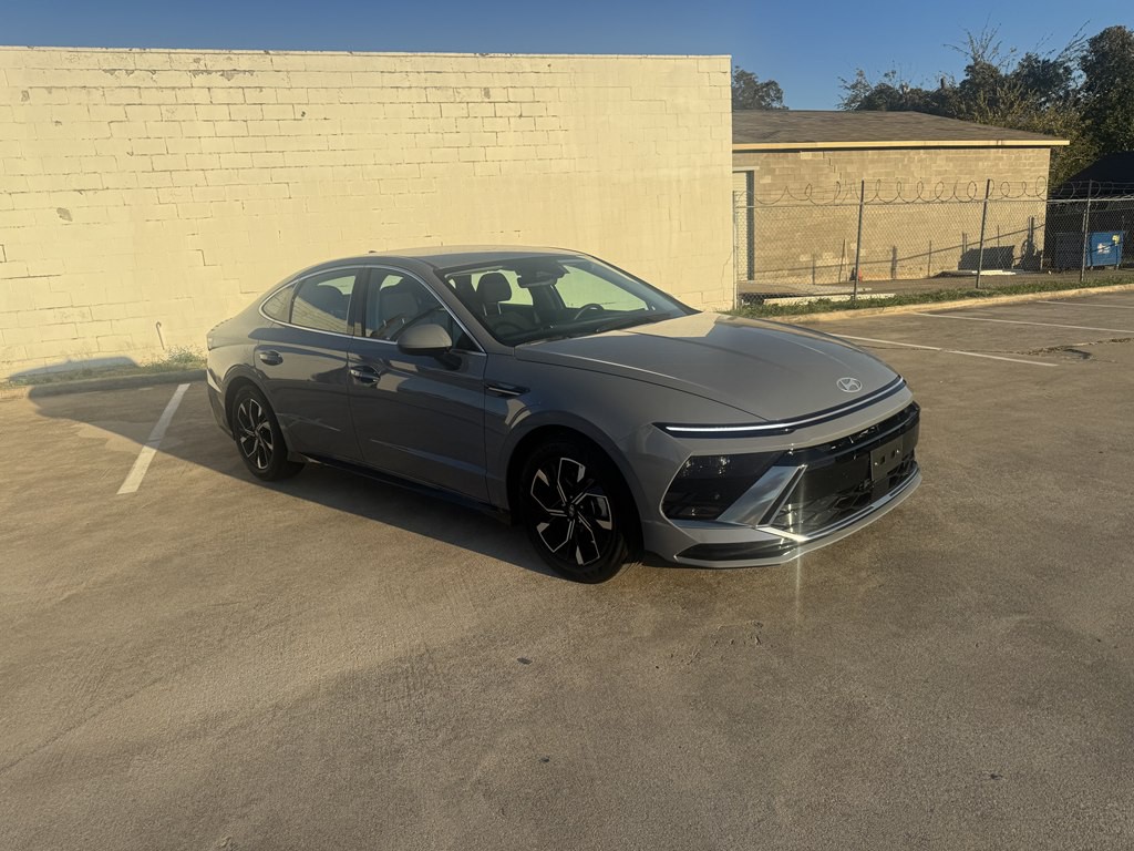 2025 Hyundai Sonata Image 2