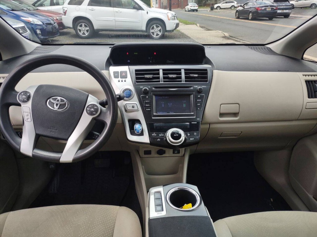 2012 Toyota Prius Image 8