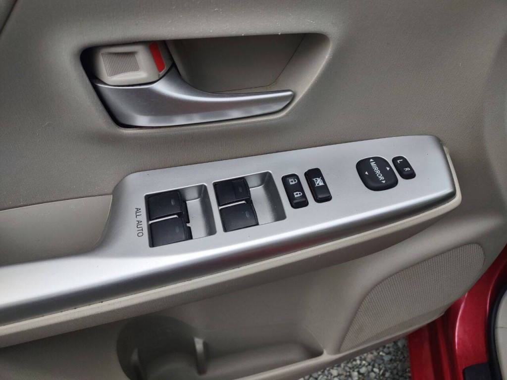 2012 Toyota Prius Image 9