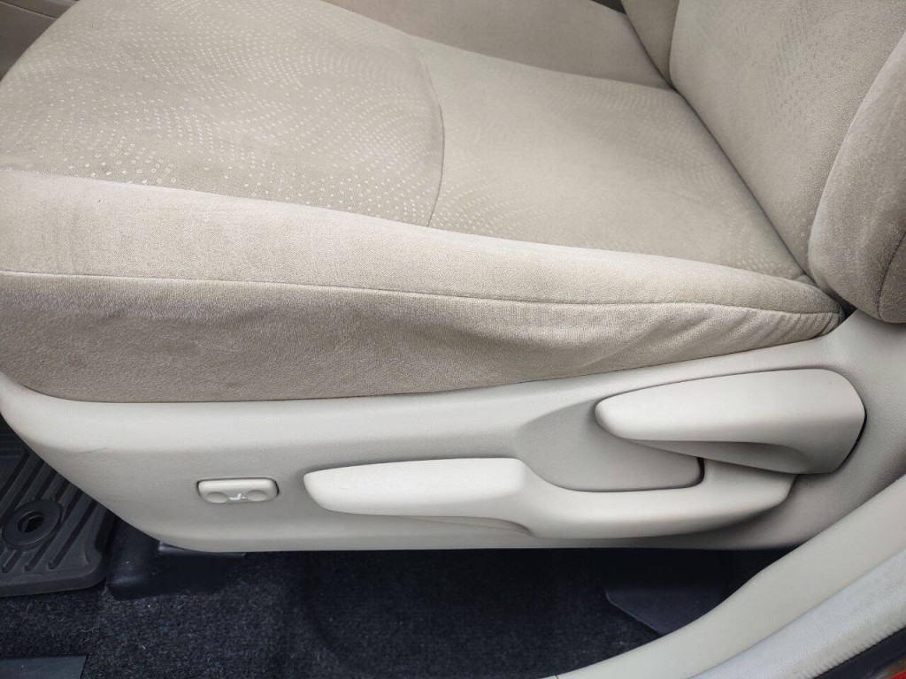 2012 Toyota Prius Image 11