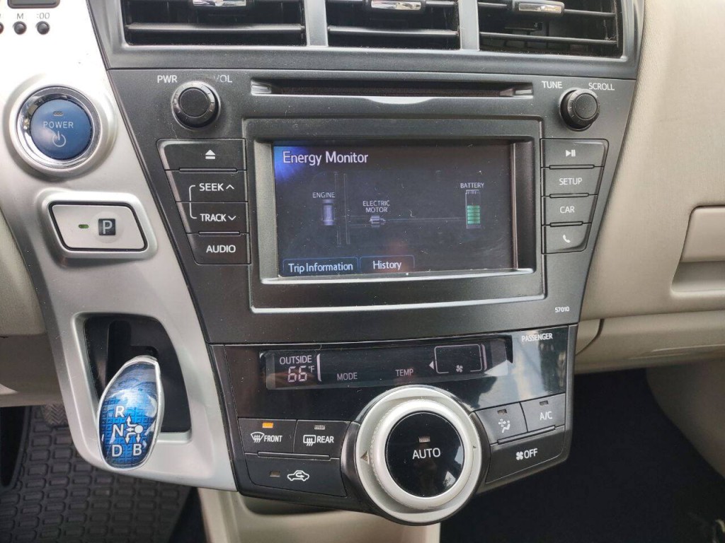 2012 Toyota Prius Image 15