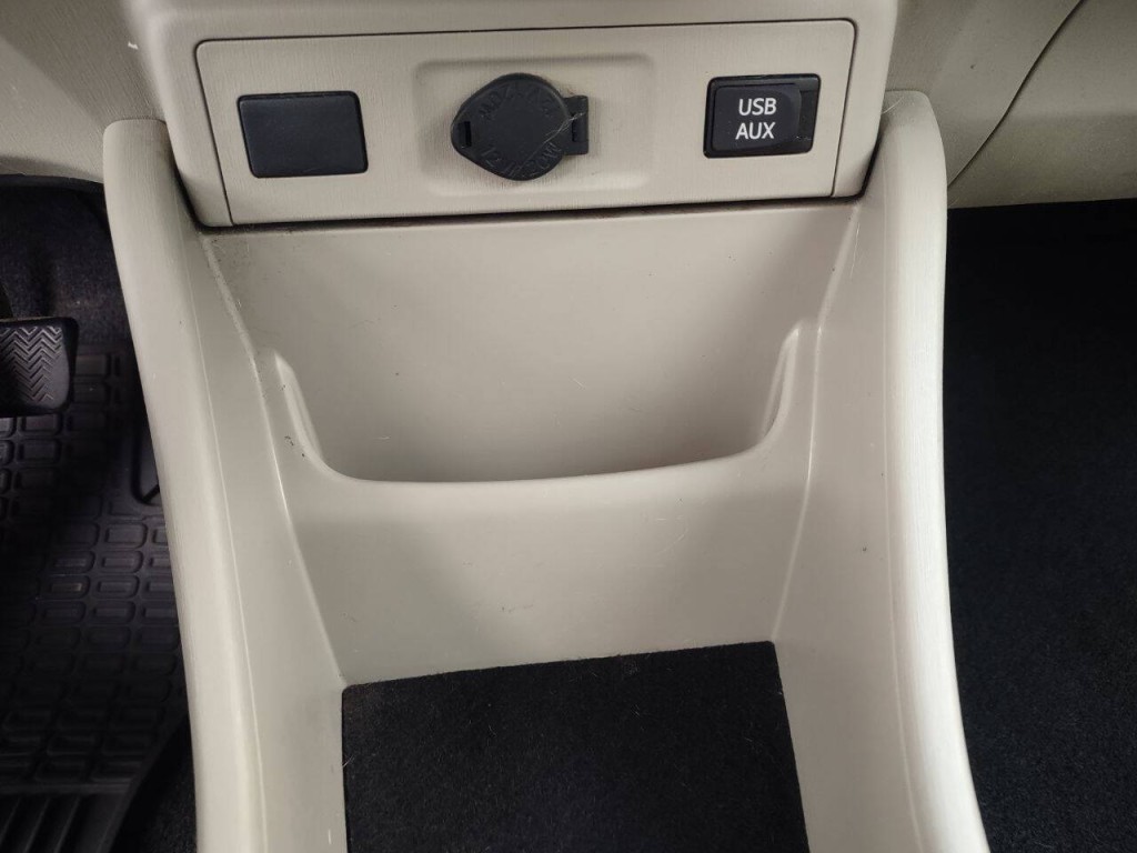 2012 Toyota Prius Image 17
