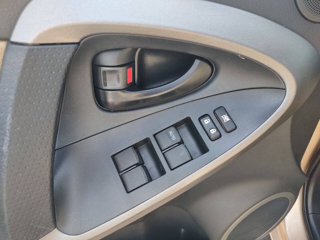 2012 Toyota Rav4 Image 11