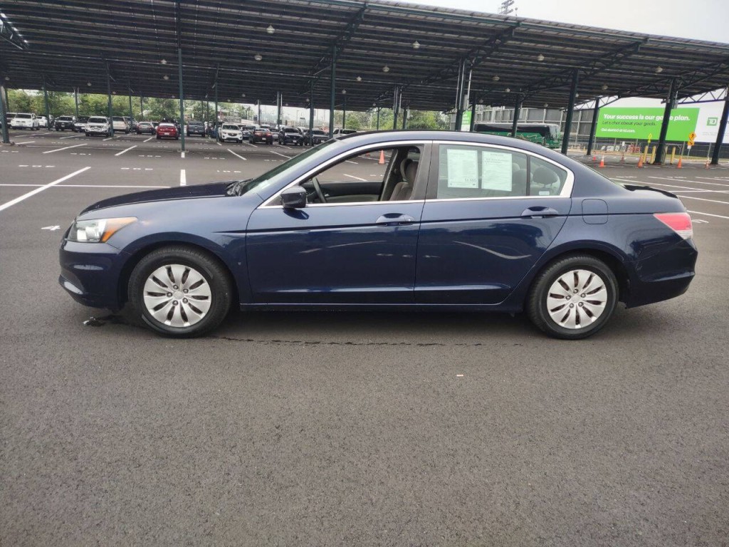 2011 Honda Accord Image 2