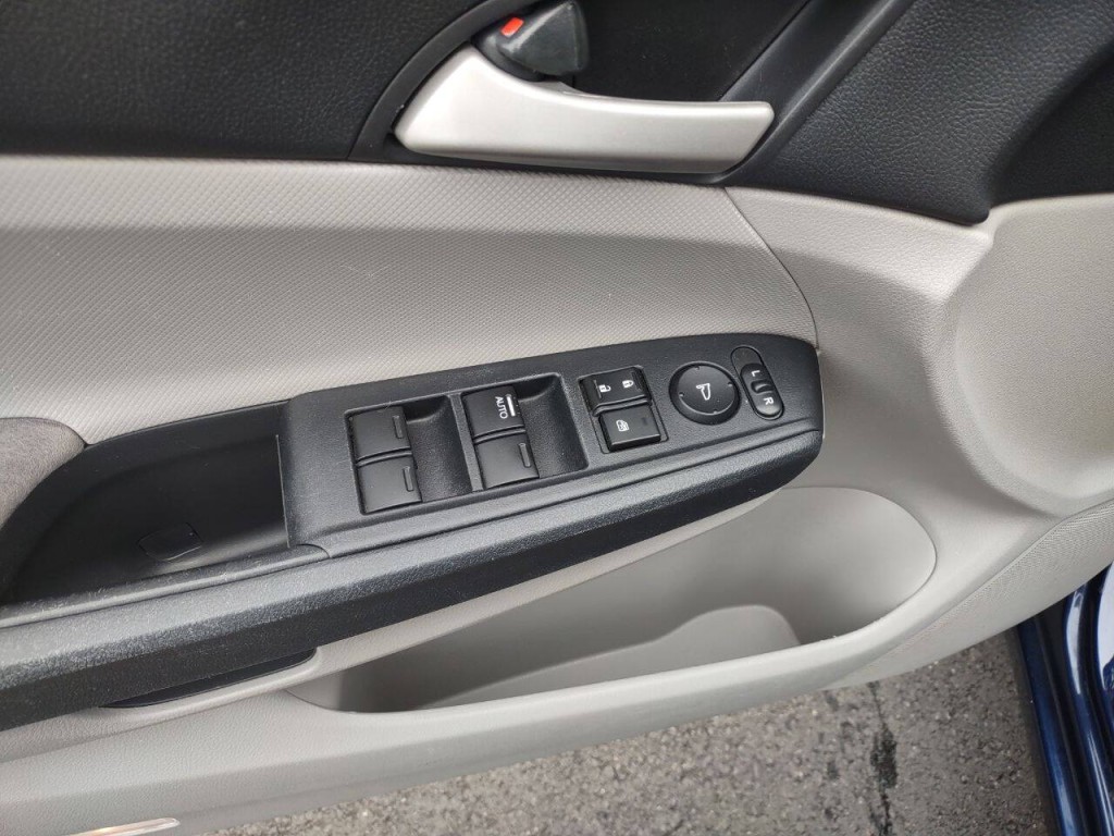 2011 Honda Accord Image 9